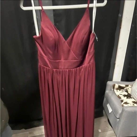 altered bridesmaid dress Can this dress be altered to look less bridesmaid-y? : r/AskATailor